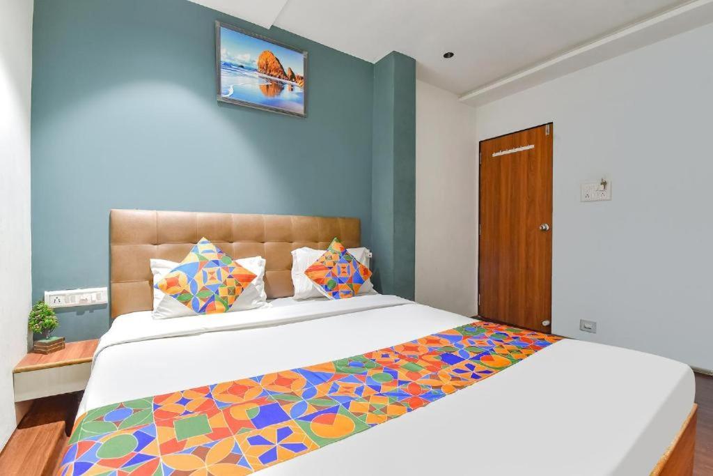 Nidhivan Hotel And Rooms Surat Exterior photo